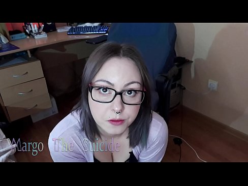 ❤️ Suíonn Cailín Sexy le Gloiní Dildo go domhain ar an gCeamara Físeán fuck linn ❌️❤